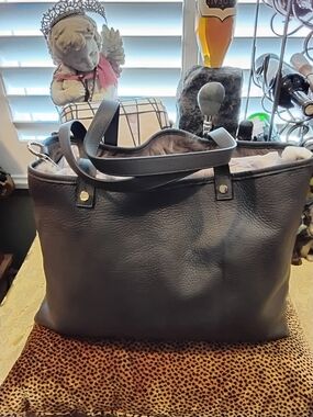 Everyday Reversible Large Black Leather Tote with Double Strap
